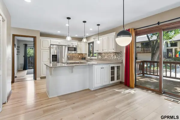 9362 Decatur Plaza, Omaha, NE 68114