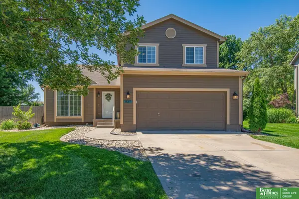 827 Fenwick Street, Papillion, NE 68046