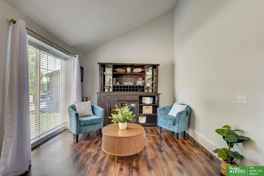 827 Fenwick Street, Papillion, NE 68046 - #3