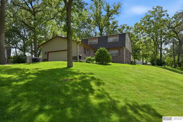 18 Scarlet Oaks Road, Council Bluffs, IA 51503