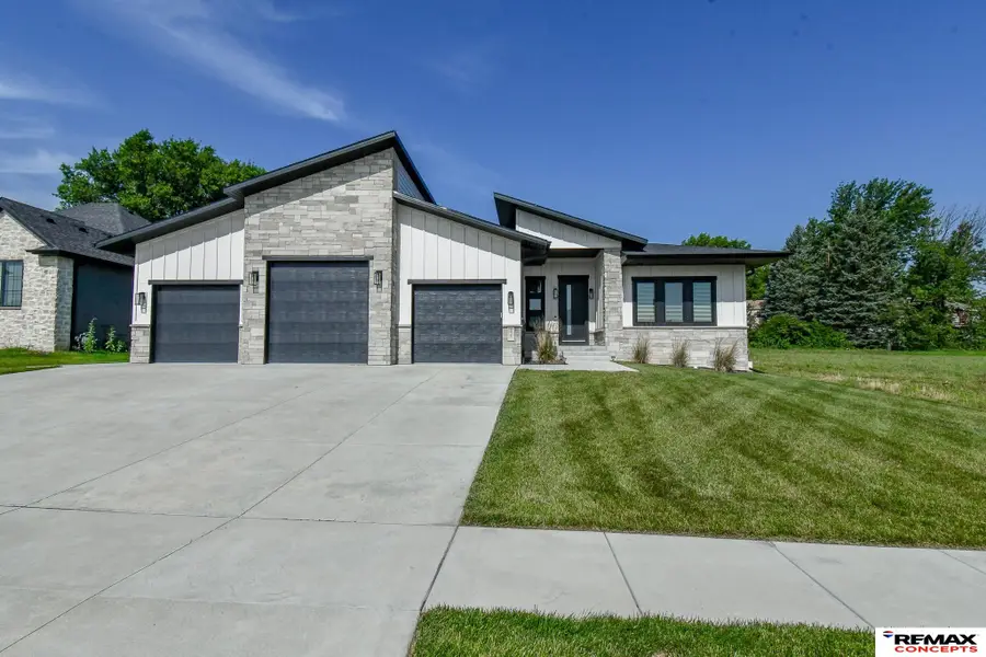 921 S 88th Street, Lincoln, NE 68520 - #2