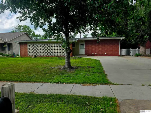 7030 S Wedgewood Drive, Lincoln, NE 68510