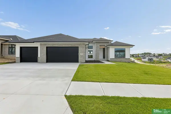 10809 S 219th Avenue, Gretna, NE 68028