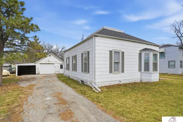 208 E York Street, Dewitt, NE 68341