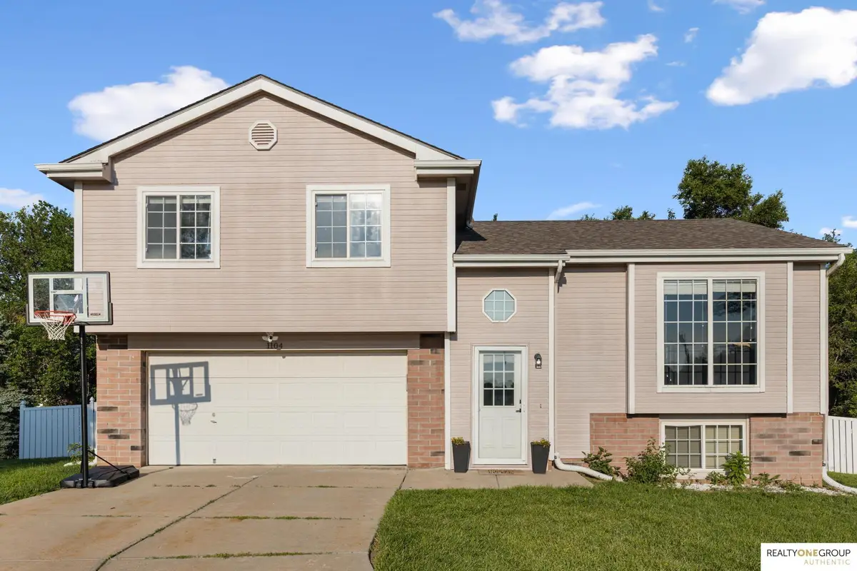 1104 Apache Circle, Papillion, NE 68046 - #1