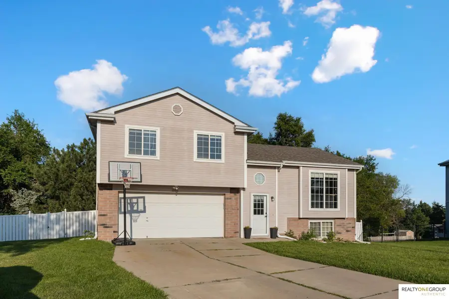1104 Apache Circle, Papillion, NE 68046 - #2