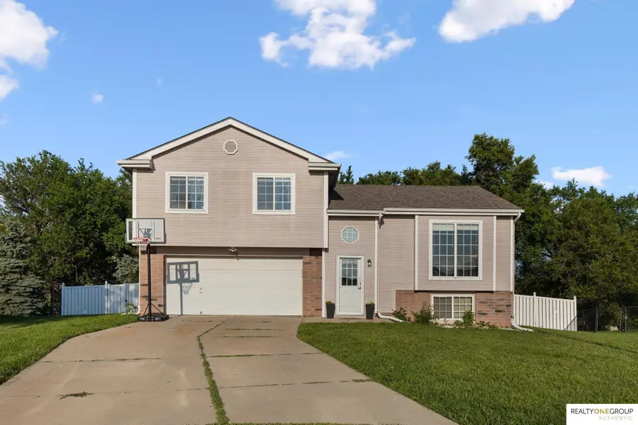 1104 Apache Circle, Papillion, NE 68046 - #3