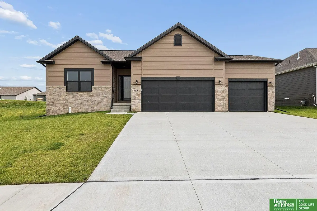 4910 Pinehill Road, Bellevue, NE 68133 - #1