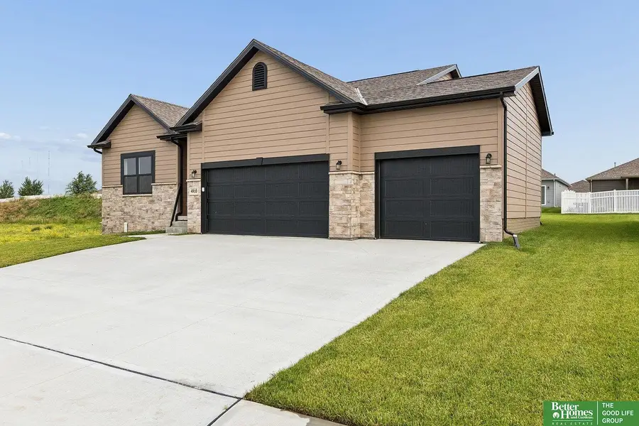 4910 Pinehill Road, Bellevue, NE 68133 - #3