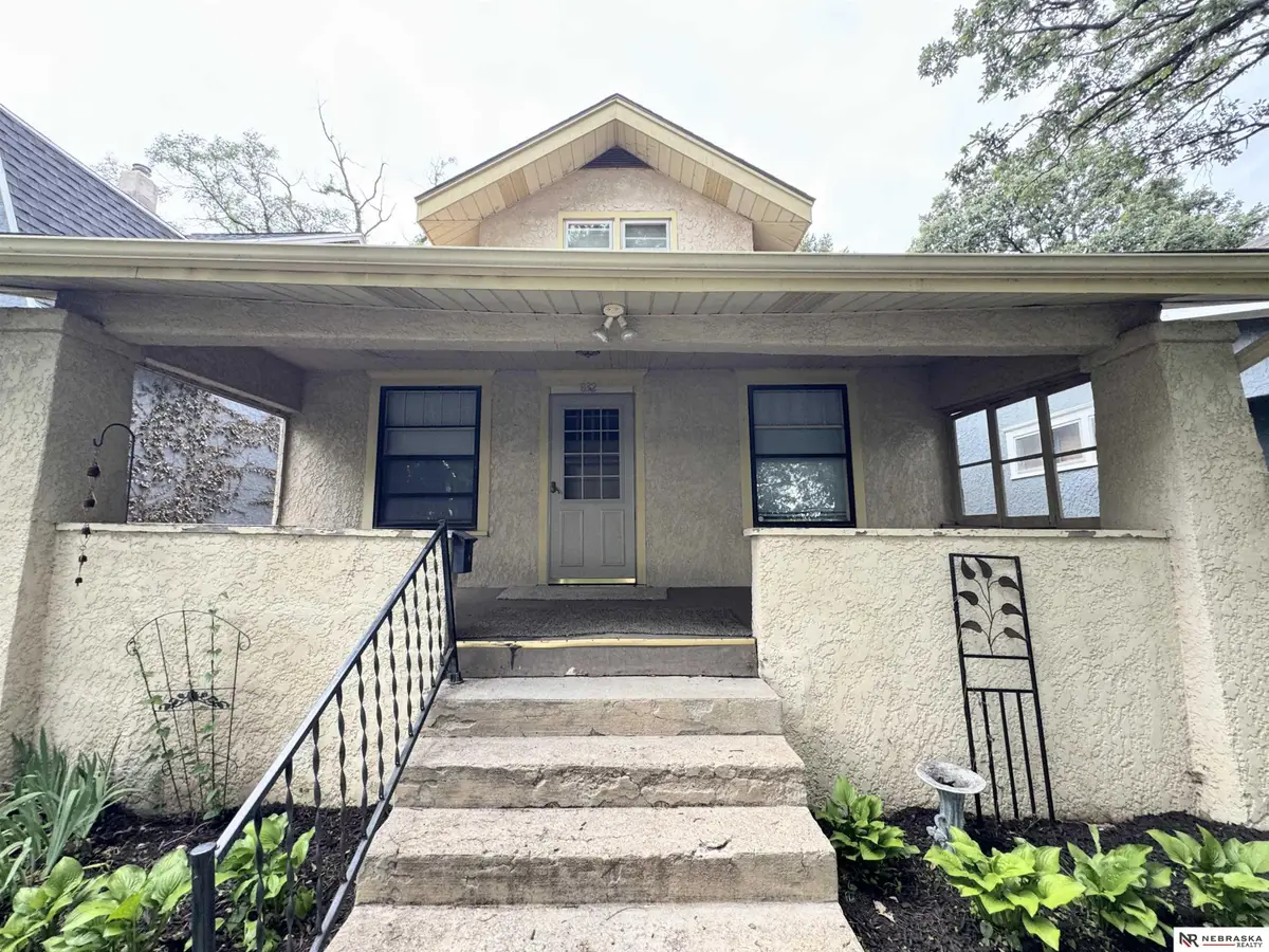 832 S 35th Avenue, Omaha, NE 68105 - #1