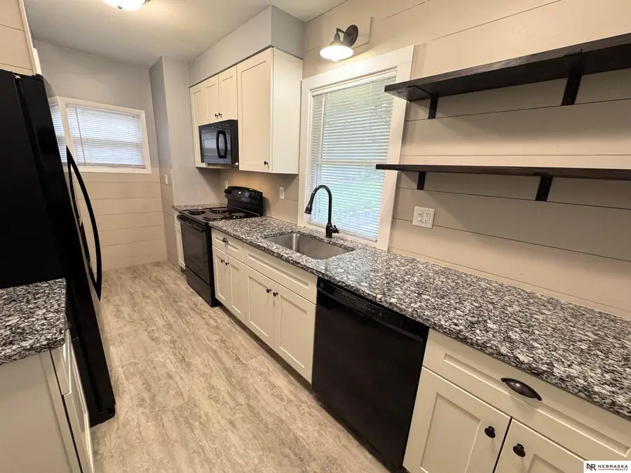 832 S 35th Avenue, Omaha, NE 68105 - #3
