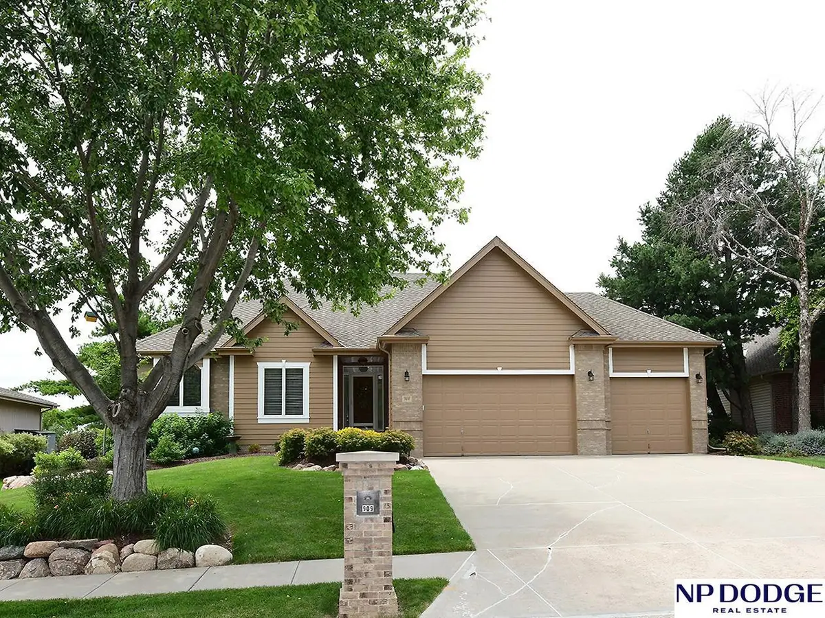 909 Killarney Drive, Papillion, NE 68046 - #1