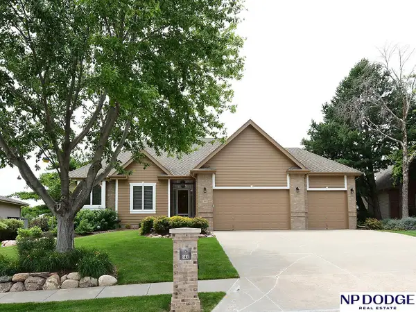 909 Killarney Drive, Papillion, NE 68046