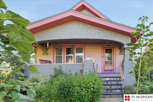 3083 S 32nd Street, Omaha, NE 68105