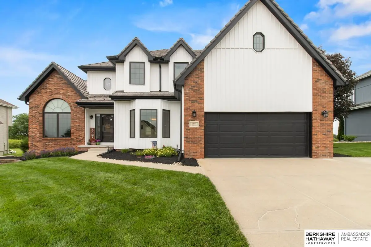 906 Bailey Drive, Papillion, NE 68046 - #1