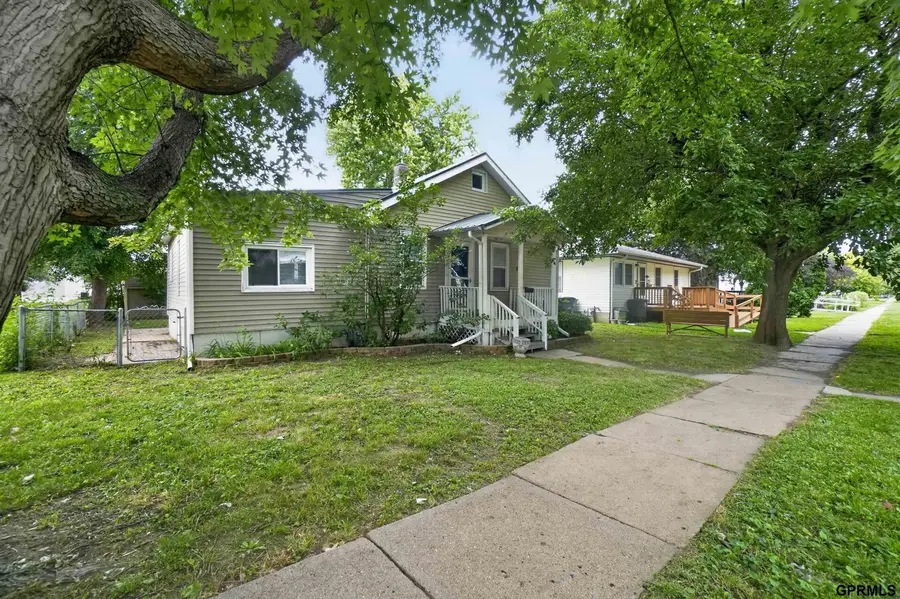 2405 4th Avenue, Council Bluffs, IA 51501 - #3