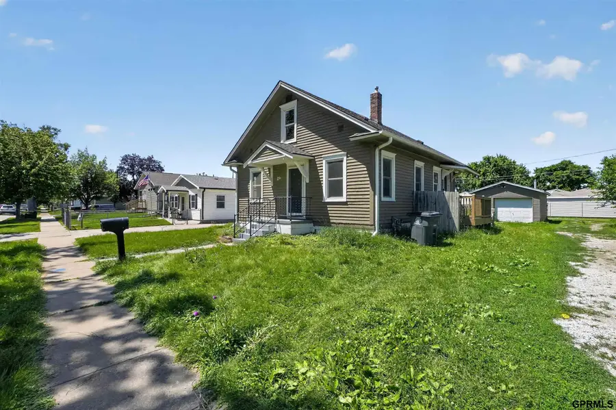 2546 4th Avenue, Council Bluffs, IA 51501 - #2