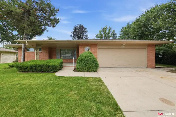 14611 Oak Lane, Waverly, NE 68462