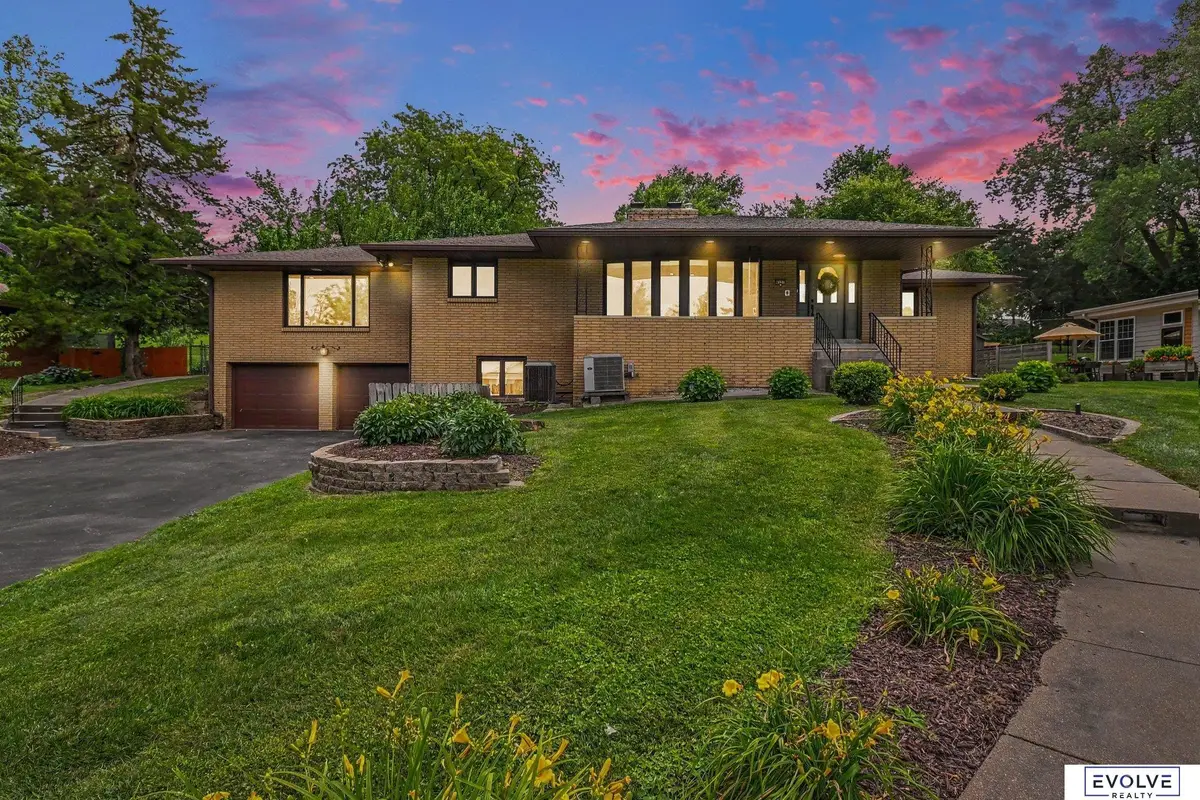 6321 Country Club Road, Omaha, NE 68152 - #1
