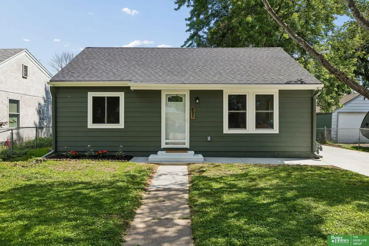 3227 6th Avenue, Council Bluffs, IA 51501 - #1