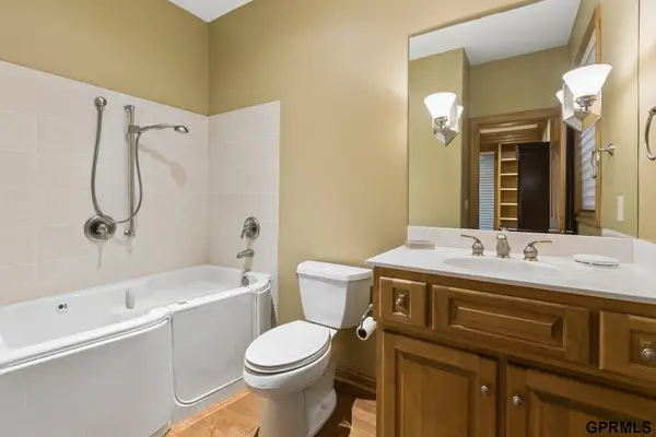 1427 N 133 Street, Omaha, NE 68154
