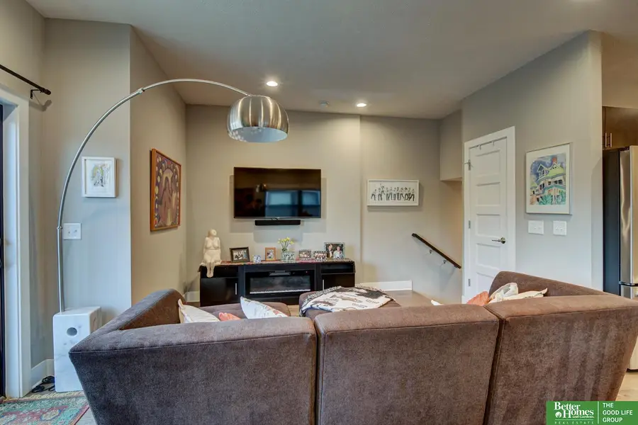 3111 Mayberry Plaza, Omaha, NE 68105 - #3