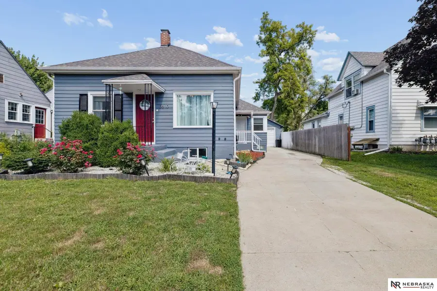 3810 S 47th Street, Lincoln, NE 68506 - #3