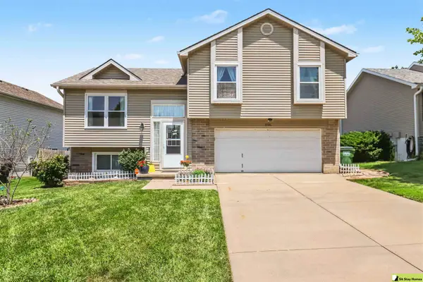 17516 Emiline Street, Omaha, NE 68136