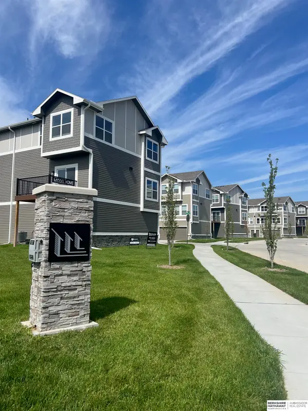 5402 S 207 Court, Elkhorn, NE 68022