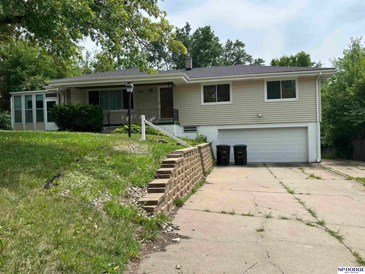 5609 Camden Avenue, Omaha, NE 68104 - #1