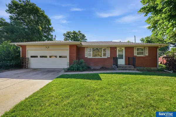 4044 S 37th Street, Lincoln, NE 68506