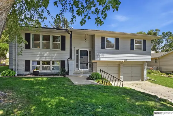 1319 S 165th Street, Omaha, NE 68130