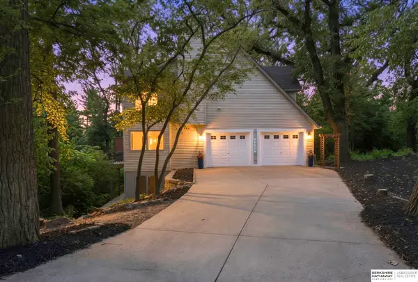 9905 N 30 Circle, Omaha, NE 68112