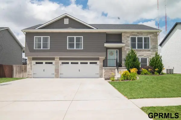 7808 Nicole Lane, Lincoln, NE 68516
