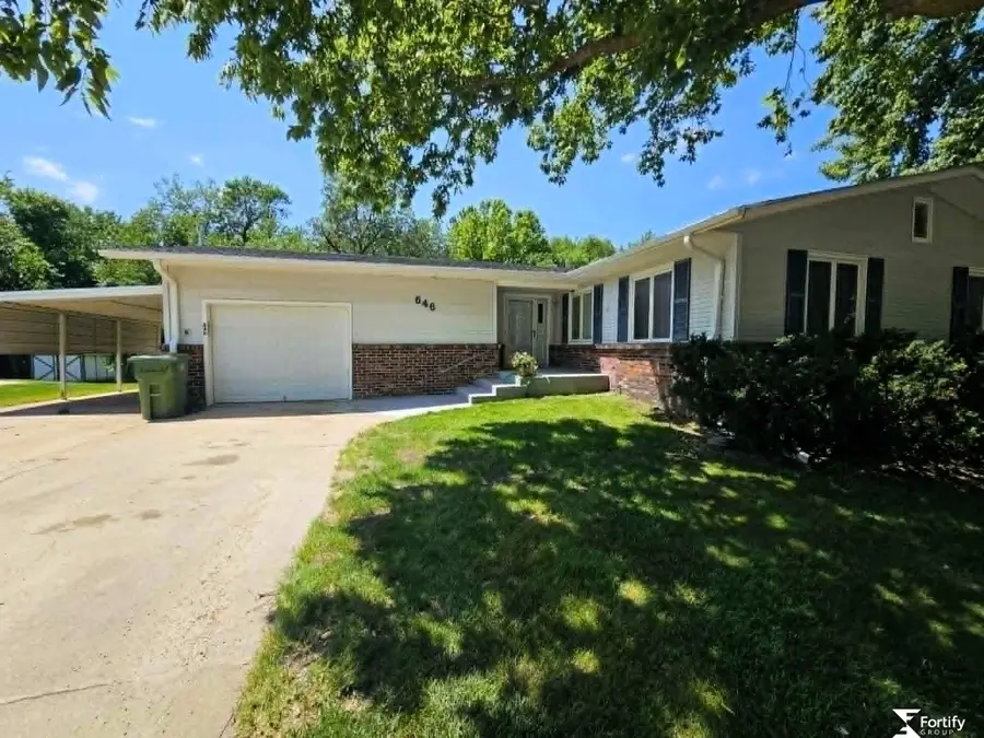 646 N 8th Street, Geneva, NE 68361 - #2