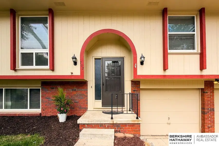 702 Shannon Road, Papillion, NE 68046 - #2