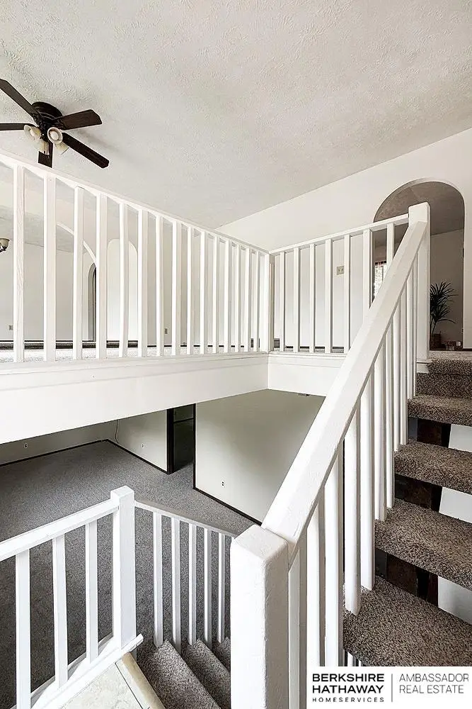 702 Shannon Road, Papillion, NE 68046 - #3