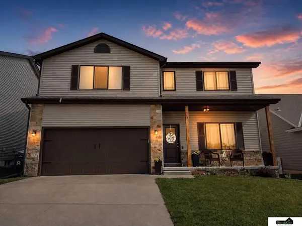 941 Scotts Creek Court, Hickman, NE 68372