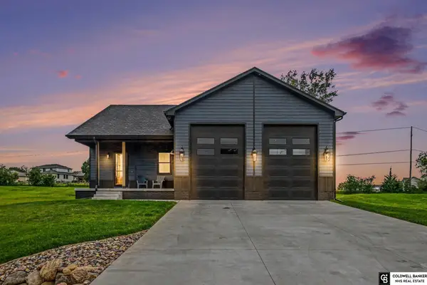 1929 Beaver Lake Boulevard, Plattsmouth, NE 68048