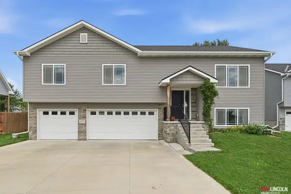 6121 S 97 Street, Lincoln, NE 68526-9467