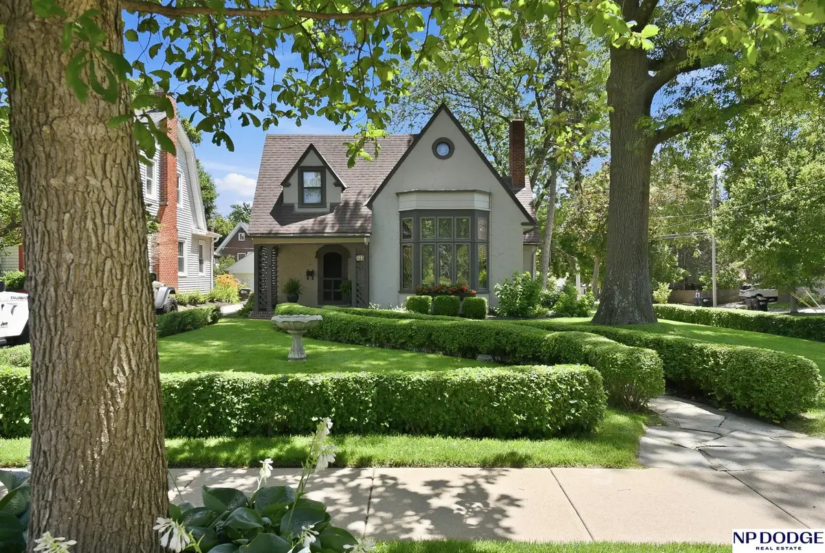 323 S 51 Avenue, Omaha, NE 68132 - #1