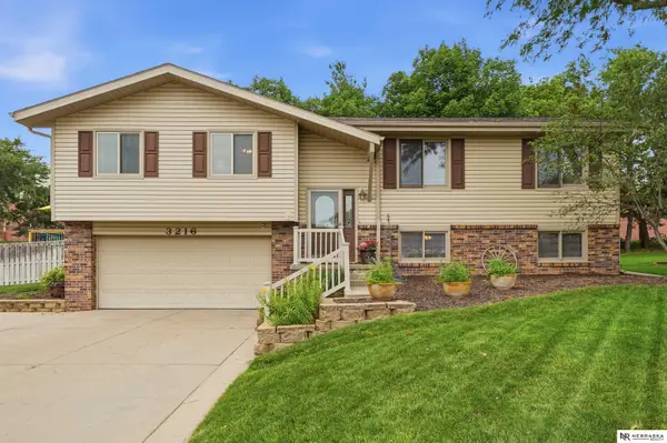 3216 S 76th Street, Lincoln, NE 68506
