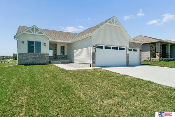 9101 Castle Pine Drive, Lincoln, NE 68516