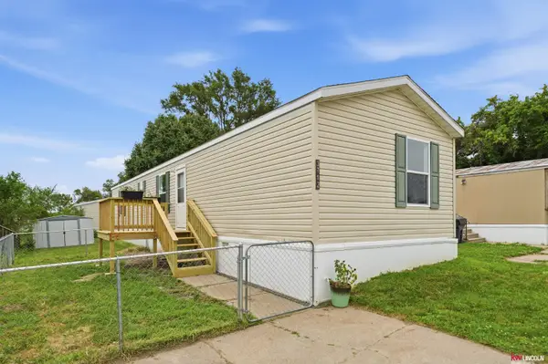 3712 NW Ebony Court, Lincoln, NE 68521