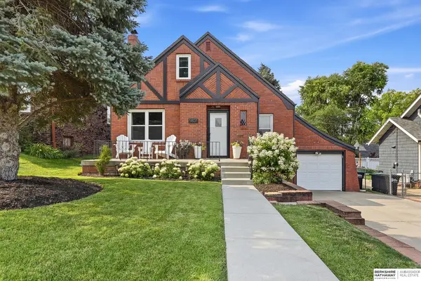 5807 Pierce Street, Omaha, NE 68106