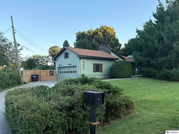 445 S 85th Street, Omaha, NE 68114