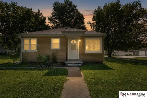 1702 Schoenheit Street, Falls City, NE 68355