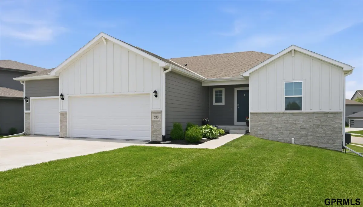 680 N 11 Circle, Springfield, NE 68059 - #1
