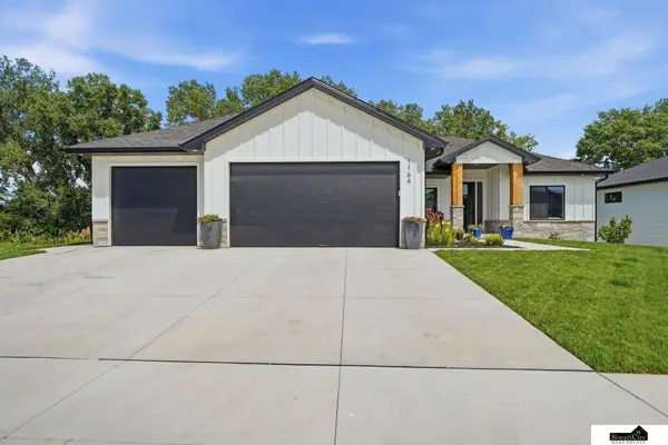 1164 Tuscan Trail, Hickman, NE 68372