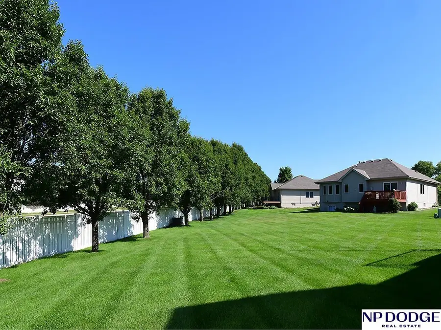 9522 Valley Road Circle, La Vista, NE 68128 - #2